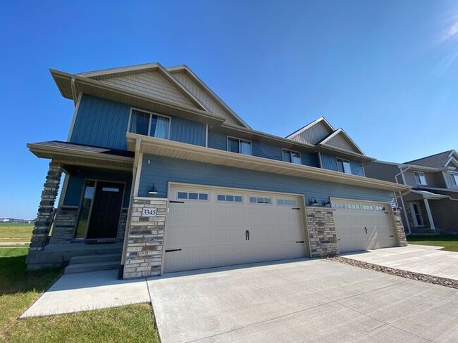 Building Photo - $2,600 | 4 Bedroom, 3.5 Bathroom House | P...