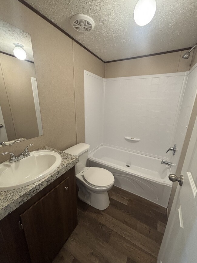 Photo - 27 Shafter Shepola Rd