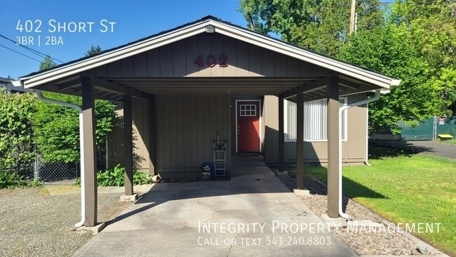 Photo - 402 Short St