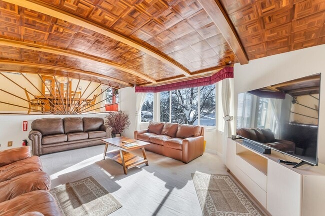 Building Photo - FULLY FURNISHED Home in the Mountains
