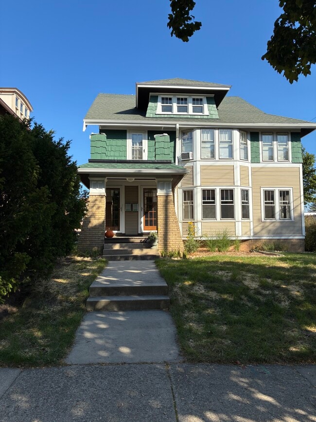 Building Photo - 4012 N Stowell Ave Unit 4012