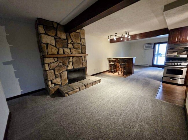 Photo - 1605 Treetop Trl Unit B