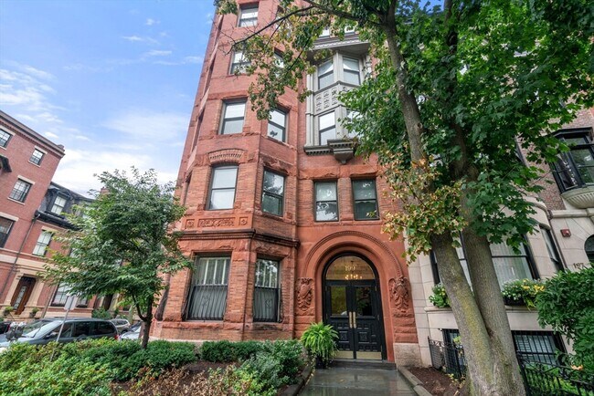 Photo - 347 Marlborough St Unit 2