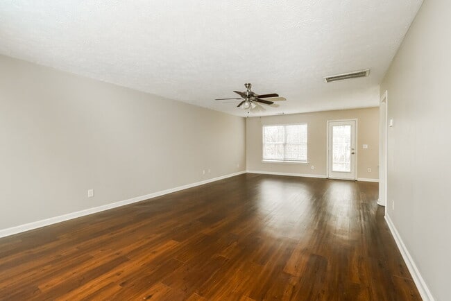 Photo - 365 Clearlake Dr