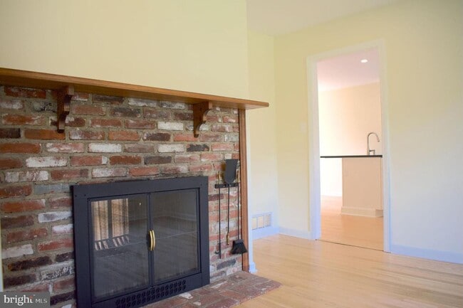 Photo - 414 Warren Rd