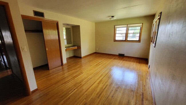 Photo - 1114 W 34th St S