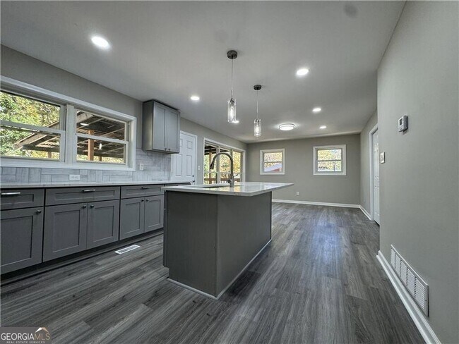 Photo - 3489 Creighton Rd SW