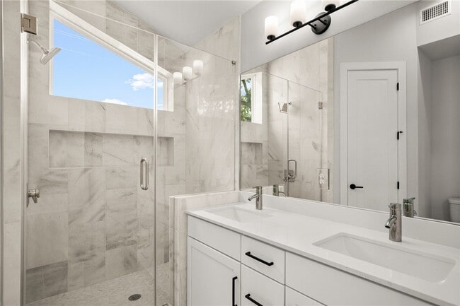 Photo - 1818 Waterston Ave