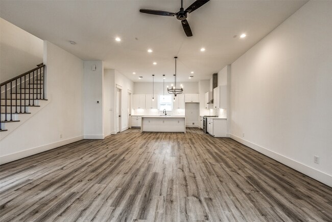Photo - 948 Fisher St