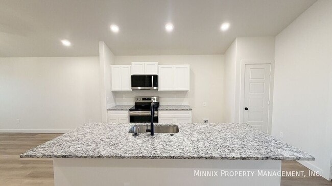 Photo - 2161 Langford Ave