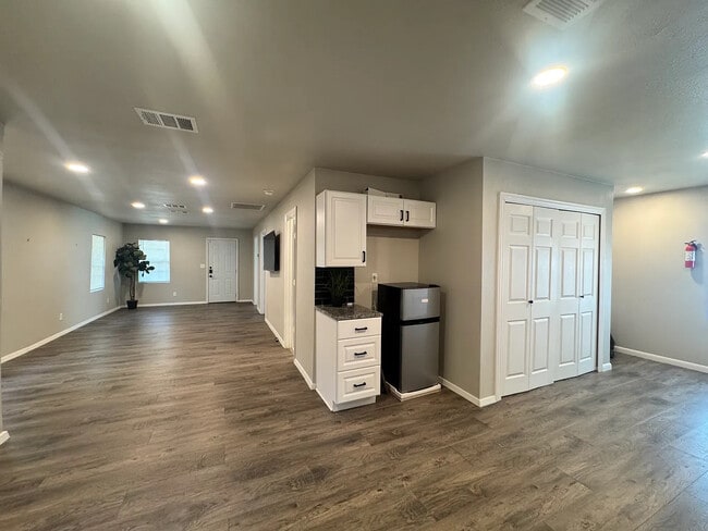 Photo - Room in House on Cross St