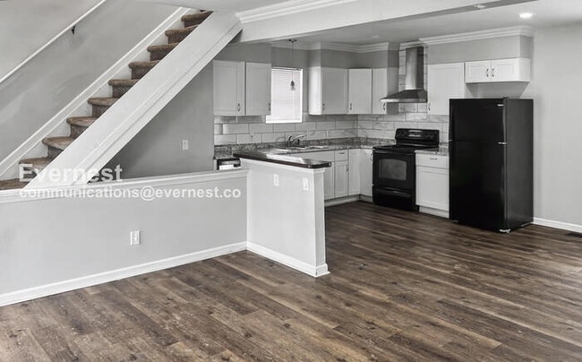 Photo - 1555 Myrtle Ave