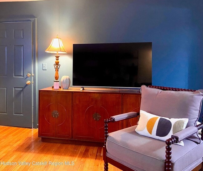 Photo - 136 N Chestnut St