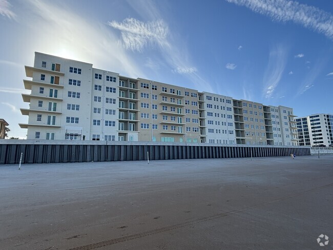 Building Photo - Triton Cay - Daytona Rental