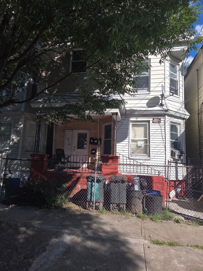 Building Photo - 239 N 5th St Unit 1F