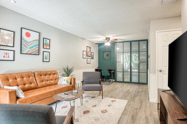 Living Room - 420 N Villa Ct Unidad 420 N Villa Ct 100