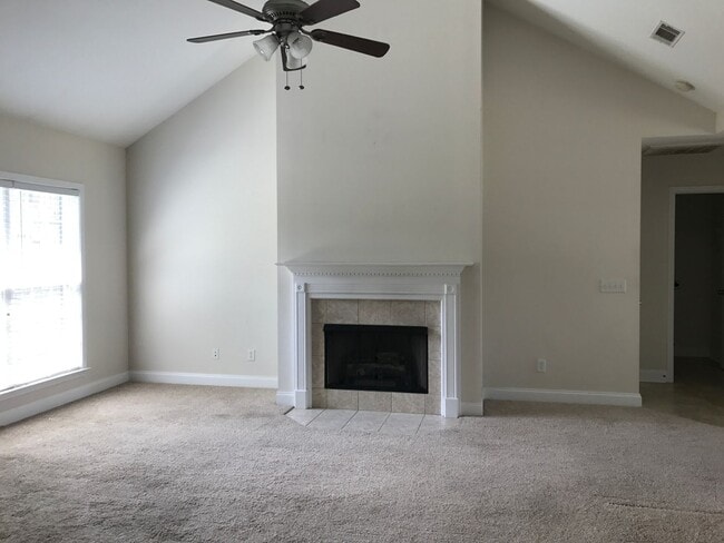 Photo - 819 Maple Dr