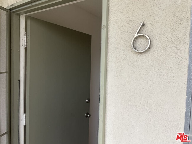 Photo - 1150 N Commonwealth Ave Unidad #6