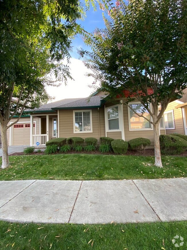 Building Photo - Beautiful Single Story in Santa Rosa's Mea... Rental