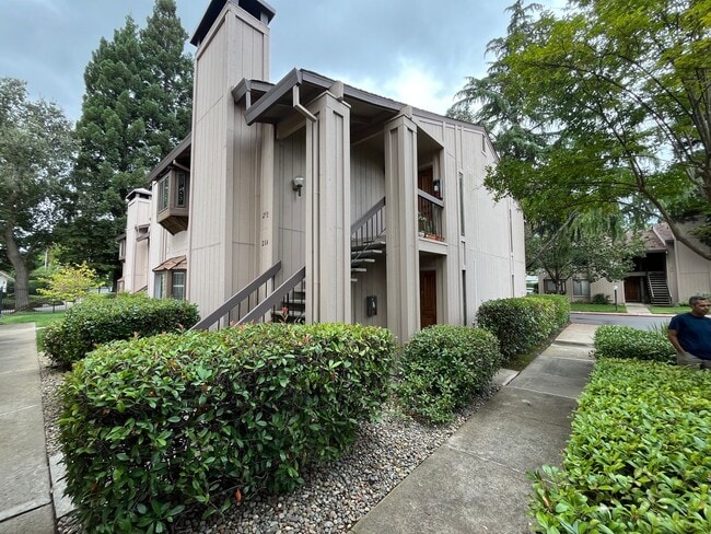 Building Photo - 2BR|2BA|994SF| - Ground Floor Condo, Nice ... Unit 21A