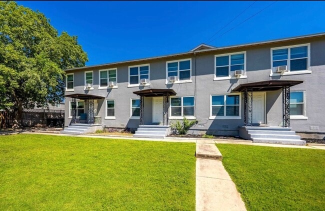 Building Photo - 245 Deerwood Dr Unit 245