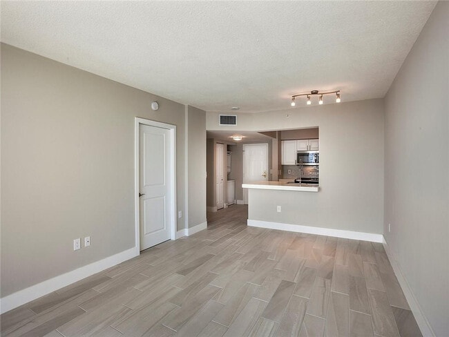 Photo - 1040 Seminole Dr Unidad 856