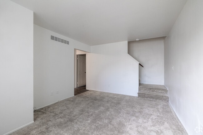 2 habitaciones, 1.5 baños - 892 pies cuadrados - Sala de estar