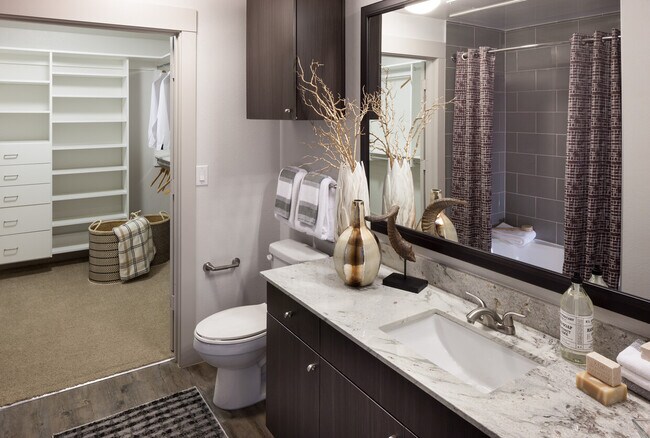 Photo - 1419 Montrose-ID711.2 Unit ID711.2