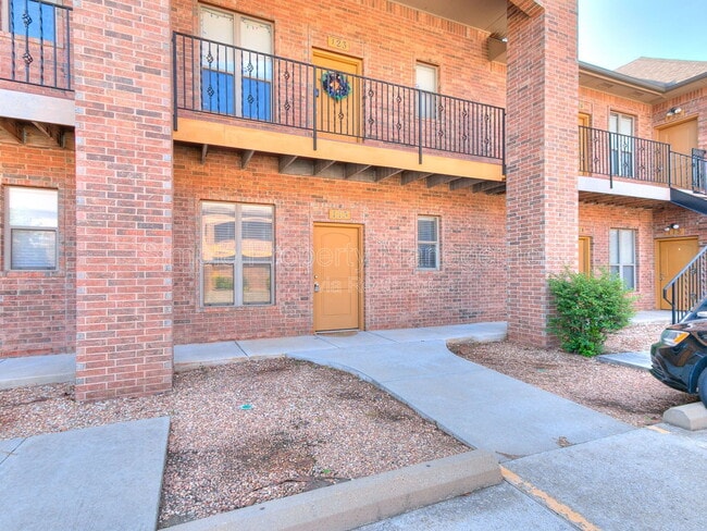 Building Photo - 1812 E Alameda St Unit 113