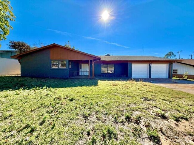 Building Photo - 2119 67th St Rental