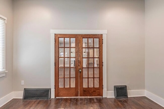 Photo - 304 N 43rd St