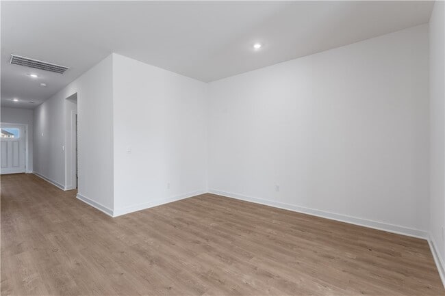 Building Photo - 103 S Maroon Ave