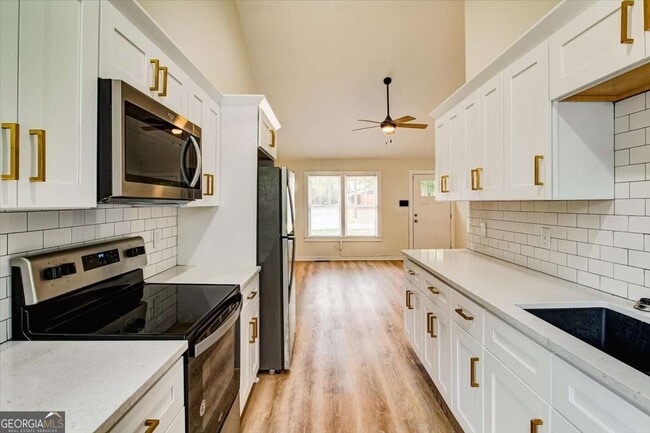 Photo - 210 Bryan St