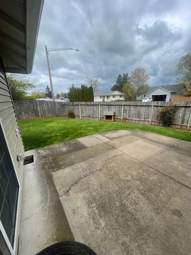 Photo - Pet Friendly Charming 3 Bedroom Home with large office!