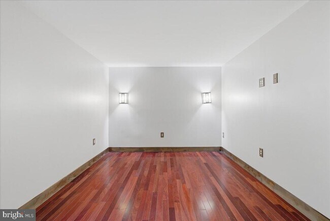 Photo - 1425 Northgate Square Unit 1A