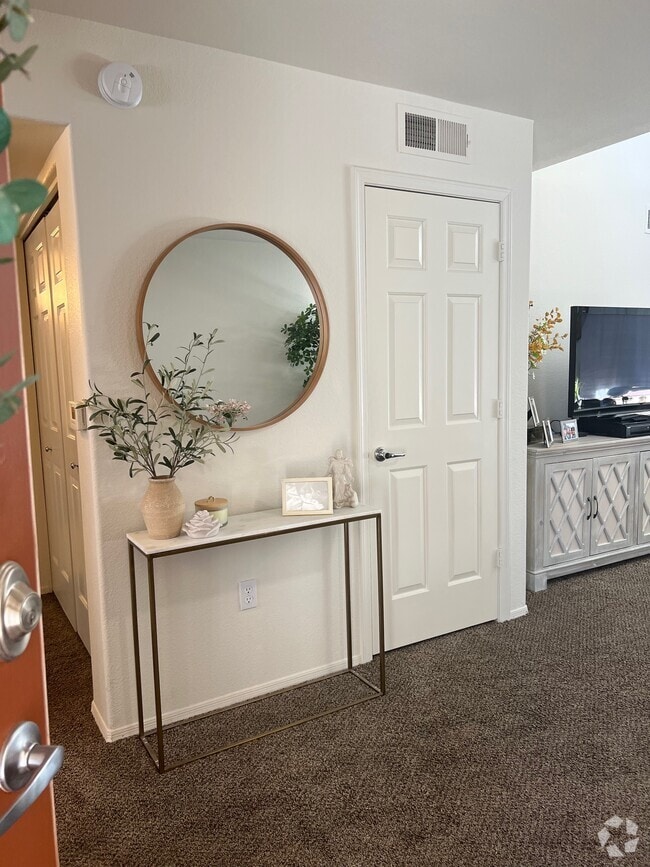 Building Photo - 9990 N Scottsdale Rd Unit 2006 Rental