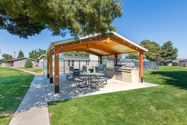 Cadence Apartment Homes