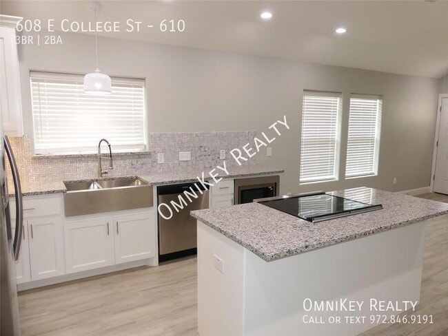 Photo - 608 E College St Unit 610