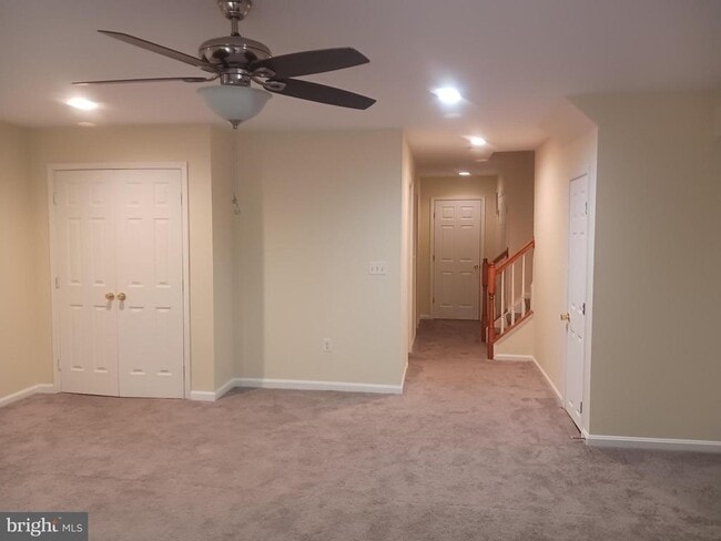 Photo - 205 Hillside Ct