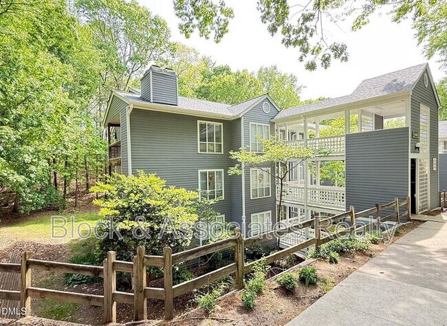 Building Photo - 4120 Sedgewood Dr Unit #106