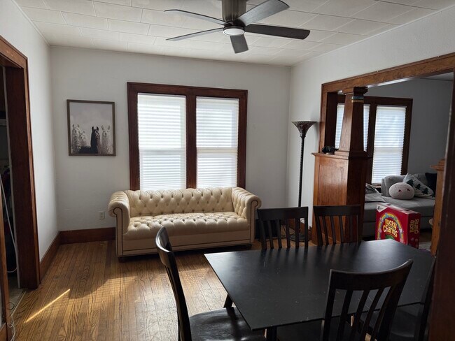 Main floor dining room - 670 S Governor St Unit House 6 bedrooms