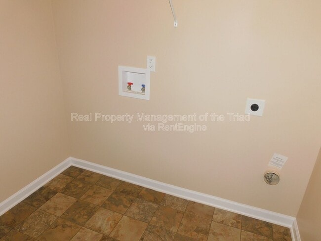 Photo - 3916 Mountainridge Dr