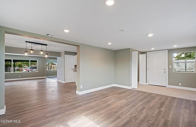 Photo - 10096 Ontario Ave