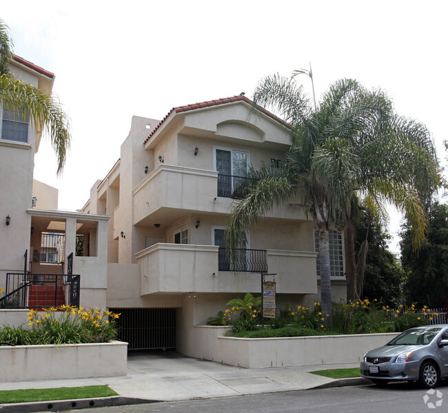 1742 Avenida Barry - 1738-1742 Barry Ave Apartamentos