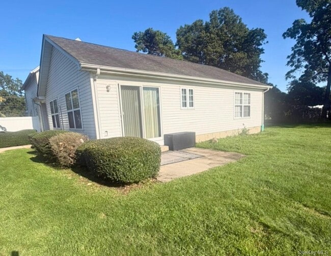 198 Moriches Rd Unit B