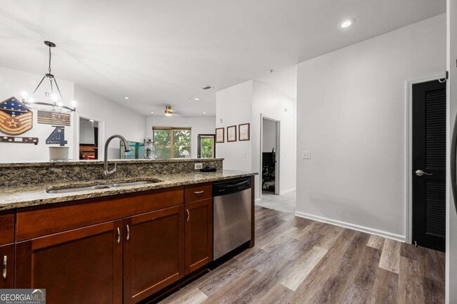 Photo - 870 Mayson Turner Rd NW Unidad 1111