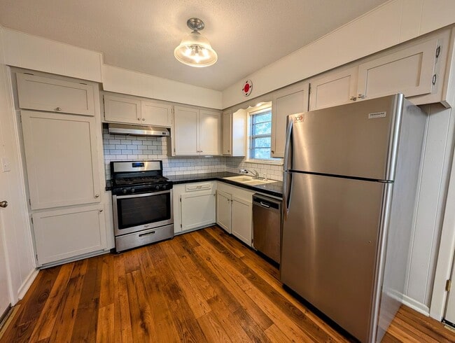 Photo - 1620 E 40th St
