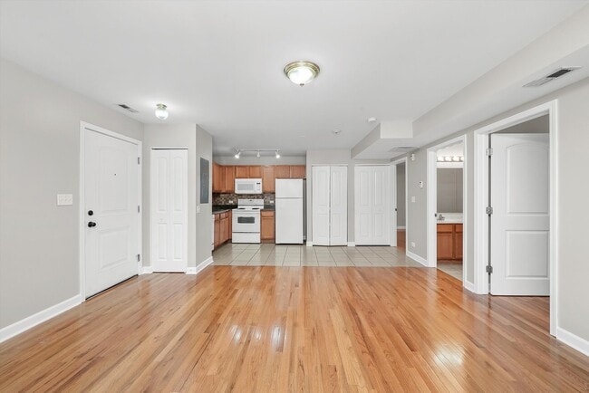 Photo - 3423 Ridgeland Ave Unit 201