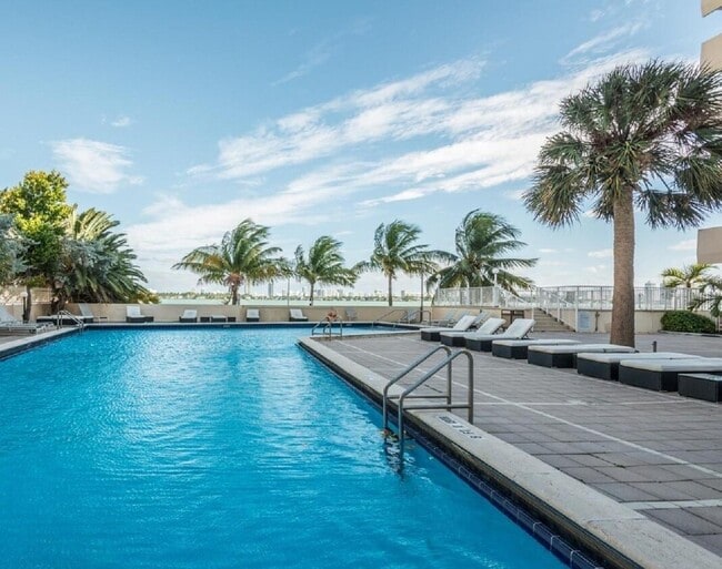 7545 E Treasure Dr Unit 10