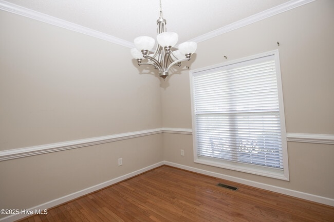 Photo - 102 Newington Way